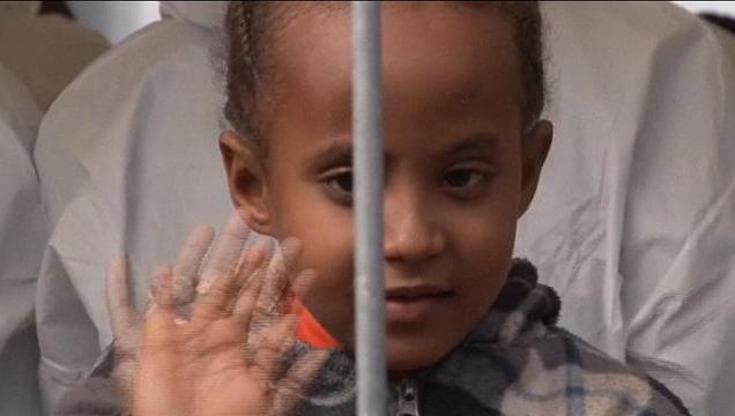 Muri più alti, minori migranti più a rischio. Save the children: “Uno su due muore annegato”
