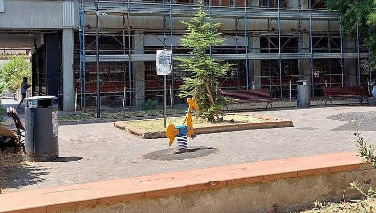 Bivacchi e risse nei giardini "occupati", gli abitanti di via Galliano: "Esasperati"