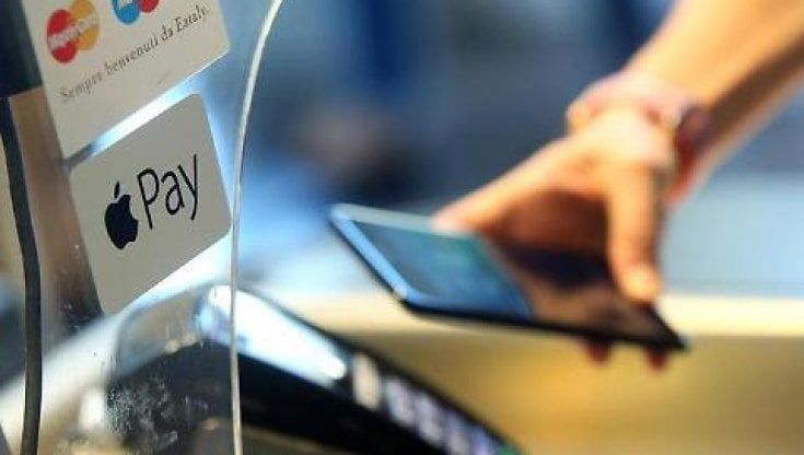 Clonavano carte di credito, identità bancarie e svuotavano i conti delle vittime via web: sei arresti, sequestrati 250 mila euro
