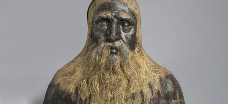 Gli scheletri dei santi vestiti d’oro e argento  