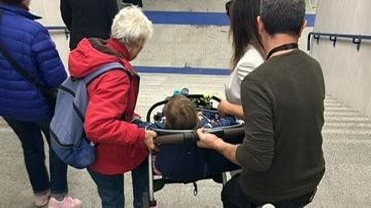 M4, disagi già nel primo giorno: stop ai treni per problemi al software, ascensori fermi, scale mobili senza collaudo e tornelli vecchi