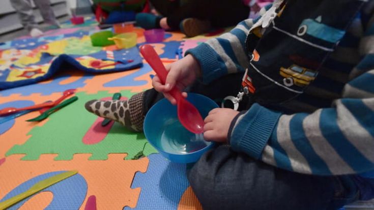 Roma, spinte e urla contro un bambino autistico: rischio processo per due maestre