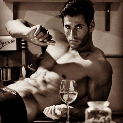 "Uomini e vino" la tendenza che inebria Instagram