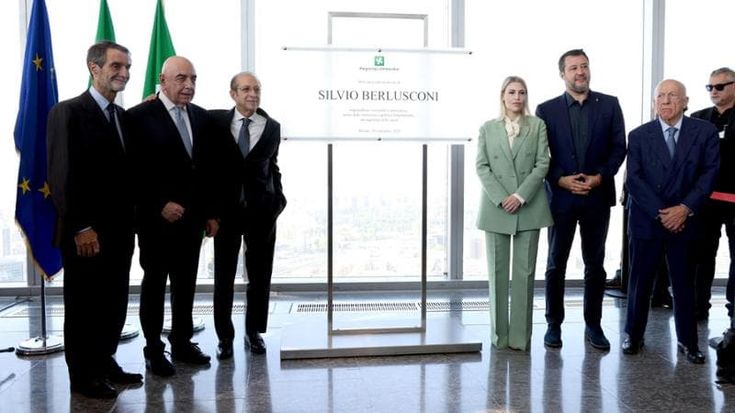 A Berlusconi intitolato il Belvedere di Palazzo Lombardia nel giorno del compleanno. Il fratello Paolo: “Silvio è nella storia, Forza Italia era il suo sesto figlio”. Barbara: “Quello che ha fatto non morirà mai”