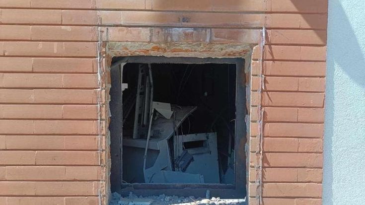 Bomba all’alba sventra il Postamat a Margherita di Savoia: caccia ai rapinatori