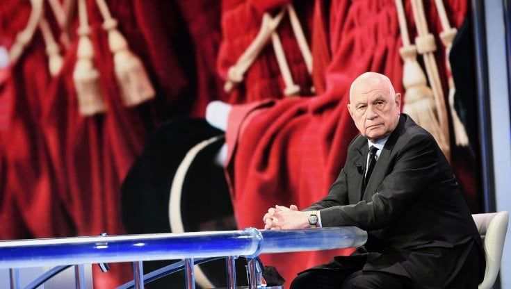 Carlo Nordio: "Il blocco navale contro i migranti irregolari? Lo fecero anche i governi di sinistra con gli albanesi"