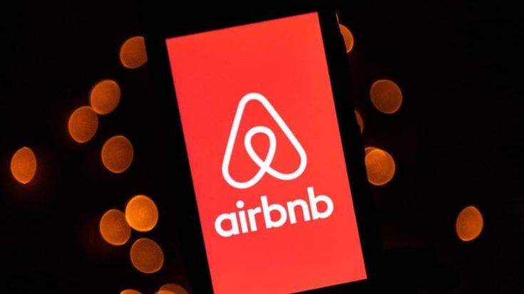 Rivoluzione Airbnb. Nell’app noleggio auto, food delivery e boutique hotel. “Come un’agenzia”