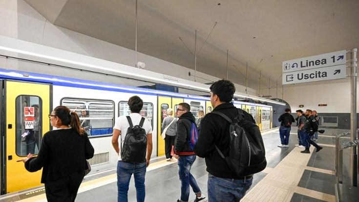 I pendolari della Linea 6: “Metro a mezzo servizio, basta con lo stop alle 15”