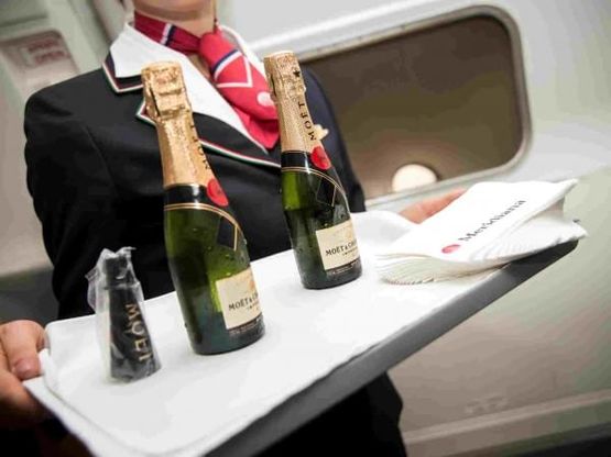 Meridiana e Qatar Airways brindano alle nozze 