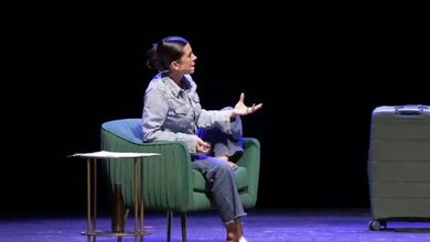 Love bombing, un vuoto riempito male: Stefania Andreoli a teatro e la fragilità delle relazioni