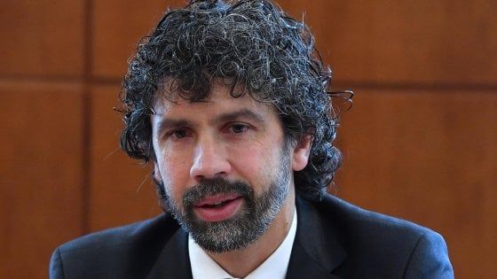 Tommasi: "Il campionato va fermato"