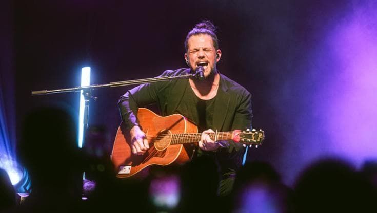 Enrico Nigiotti: “A Sanremo senza ansie. Il mio segreto? L’amicizia con Gianna Nannini”