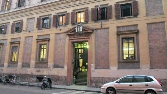 Picchiava i bambini, baby sitter condannata a 5 anni e sei mesi a Modena