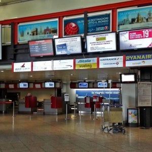 Aeroporto di Genova: "Aperti come pubblico servizio"