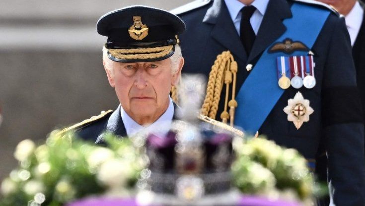 Il globo e lo scettro, la carrozza e l'olio sacro: Londra si prepara alla cerimonia di Carlo