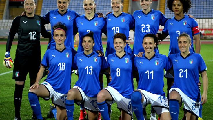 L’Italia delle donne e il trono del pallone