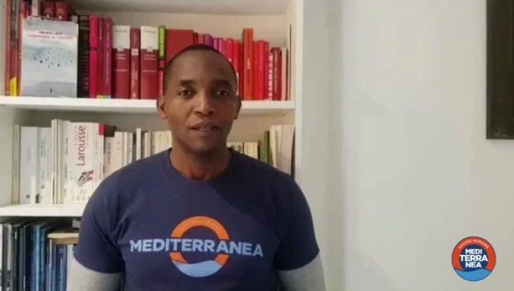 Aboubakar prende la tessera di Mediterranea