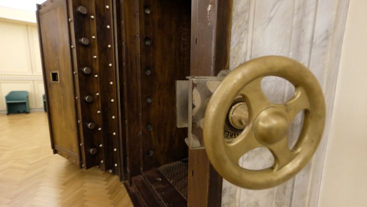 Carta d’identità e bonifico, la grande corsa degli italiani a portare i soldi in Svizzera