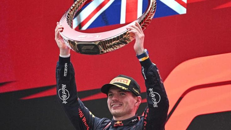 La tentazione di Verstappen: un assegno da 150 milioni per guidare la Mercedes