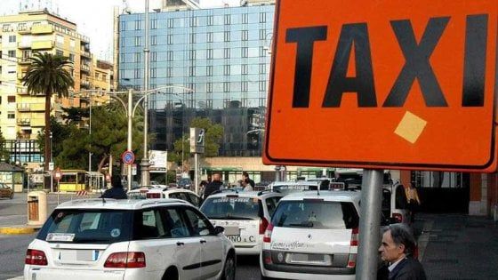 Bari, arriva la app per prenotare i taxi: si sceglie l'auto e si paga con il borsello digitale