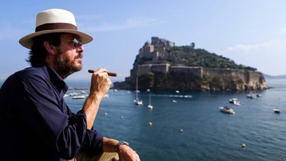 Fumo lento, a Ischia si ritrovano gli appassionati del sigaro