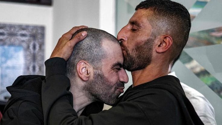 Israele, abusi sui detenuti palestinesi. L’ong B’Tselem: “Rete di campi di torture per distruggerli”