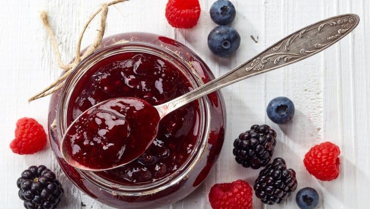 Gli italiani si dedicano alle conserve e alle marmellate fatte in casa
