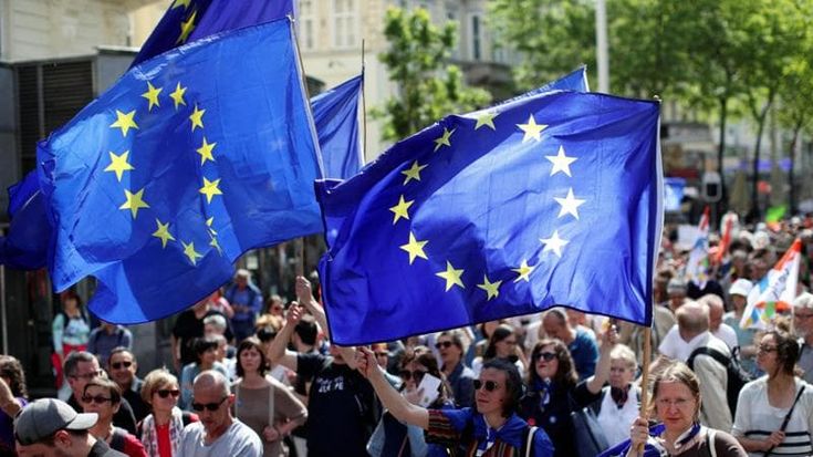 Pennac, Littizzetto e i ragazzi dell’Europa sul palco del 15 marzo