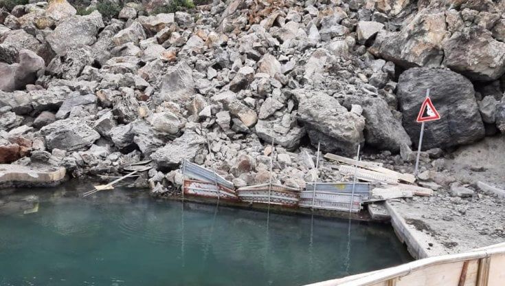 Pantelleria, esplosivo sulle rocce di cala Gadir: la Sovrintendenza sospende i lavori