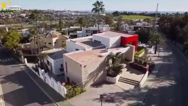 La moglie del narcos contro la nuora: “E’ malefica, sta consumando mio figlio, gli tolgo i soldi”