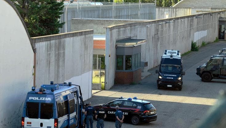 Nuovi Cpr, il piano della destra: “Anche senza il sì delle Regioni”. Giani (Pd): “Non in Toscana”