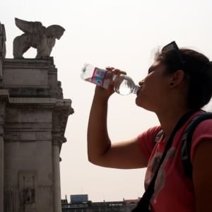 Caldo a Milano, raffica di blackout e disagi. Gli sos su Twitter: "Chiusi in ascensore"