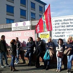 Alpignano, riapre l'ex Philips ma è una beffa per gli operai licenziati 
