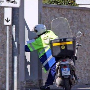 Battaglia contro la posta a giorni alterni, il Tar del Lazio chiede lumi alla Corte Europea