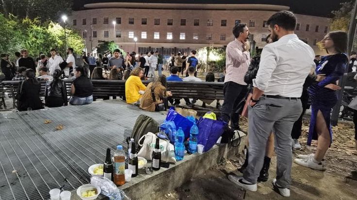 Pestaggi e bombe carta: così la malamovida ha stravolto piazza Bologna