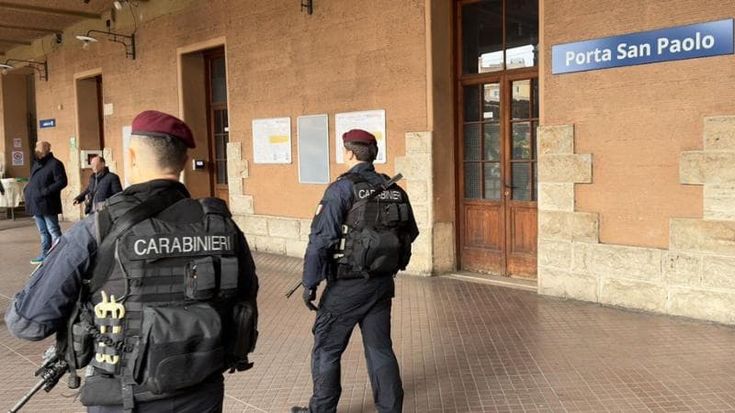 Sicurezza, stretta nelle stazioni: i parà del Tuscania anche a Ostiense e Tiburtina