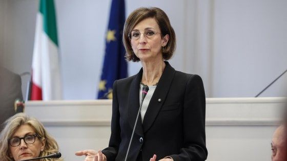 Consulta, eletta presidente Marta Cartabia: prima volta per una donna: "Ho rotto un cristallo, spero di fare da apripista"