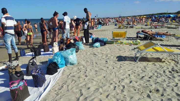 La stretta sulle spiagge contro gli abusivi: “Ma qui a Cervia li abbiamo già mandati via”