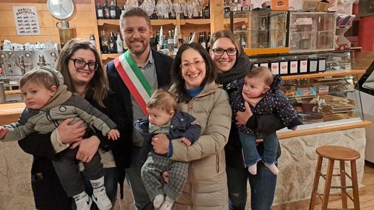 Viaggio a Opi, il borgo salvato da quattro neonati: “Ora non siamo più un mondo a parte”