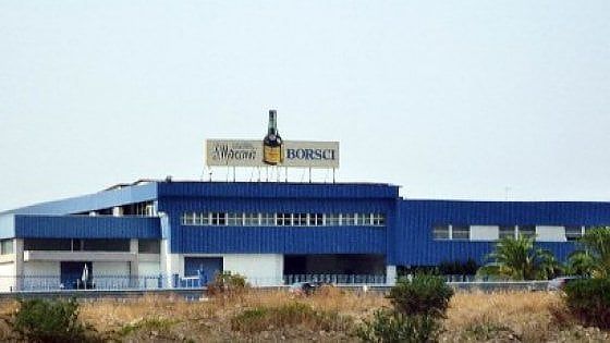 Taranto, l'elisir San Marzano Borsci è salvo: stop al licenziamento dei 10 operai