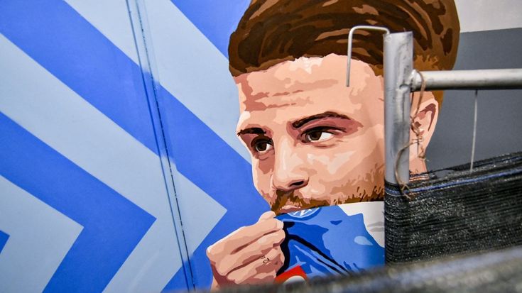 Napoli, la stazione della Cumana con i murales dei calciatori che hanno fatto la storia del Napoli