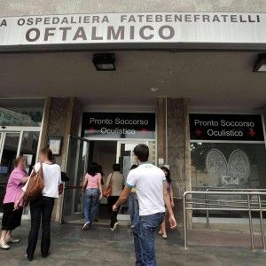 Allarme spray di Carnevale, 13enne all'Oftalmico. Il referto: abrasione alle cornee