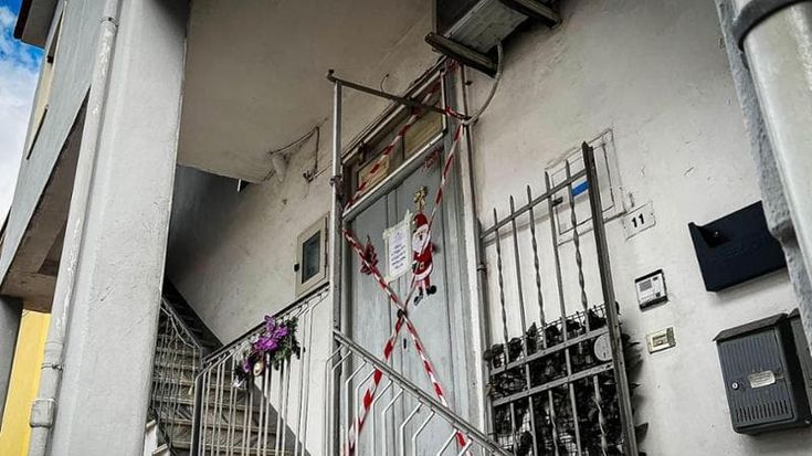 Alessandra, morta in casa a 4 anni tra degrado e bruciature: 82 giorni, nessun funerale