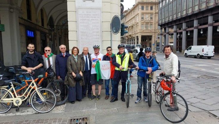 Partito da Torino il ciclista della memoria: le tappe in bici di Bloisi nei luoghi delle stragi nazifasciste