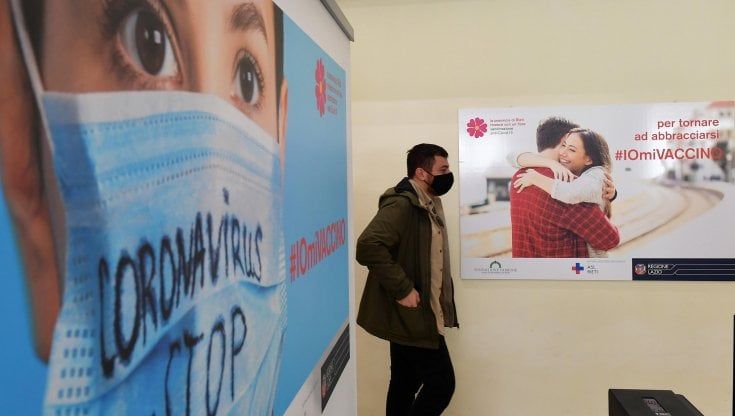 Vaccini Covid, il rapporto Iss: "Trascorsi sette mesi nessuna riduzione efficacia"
