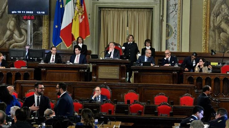 Finanziaria, scontro in aula. La maggioranza va sotto, poi la tregua
