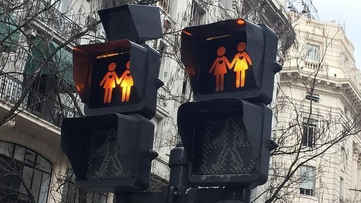 Omosessualità: non tutti riescono a fare coming-out. Questo condiziona la loro vita?