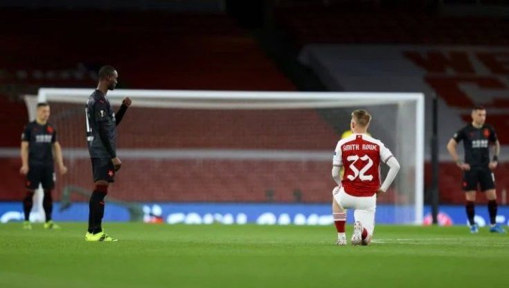 Europa League, lo United vede la semifinale. Arsenal in ginocchio per Black Lives Matter, Slavia Praga in piedi