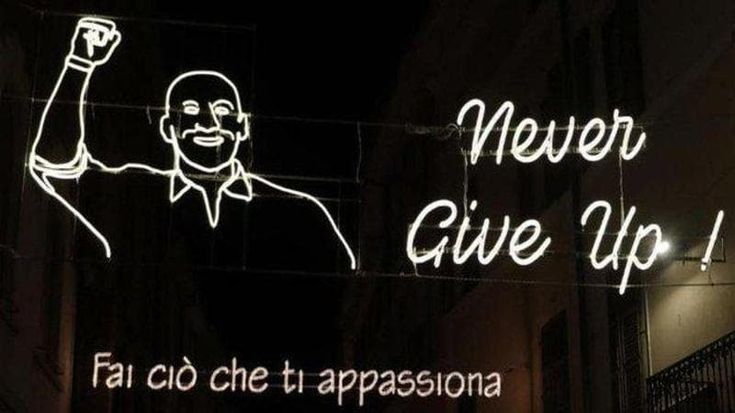 Le frasi di Gianluca Vialli illuminano le vie di Cremona
