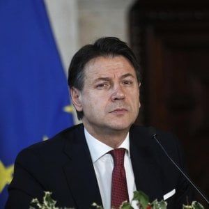 Redditi dei politici, Conte dichiara 700mila euro in più rispetto al 2018. Berlusconi il più ricco